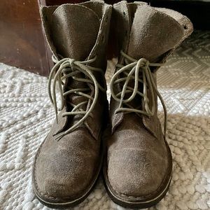 Clarks Originals Women’s Mali Suede Distressed Desert Boots Lace Up  (Tan/Taupe)